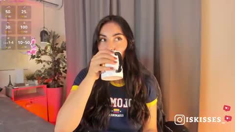 Snapshot of isabellasweet__ chatting on 18, 6, 2026 online show from 18, 6, 2026