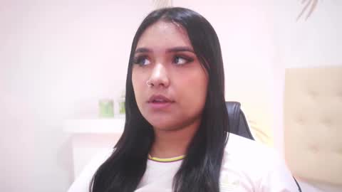 Snapshot of isabelle_lane chatting on 3, 12, 2025 online show from 3, 12, 2025