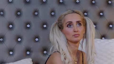 IsabelleEthan online show from 10, 2, 2025