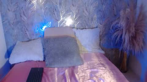 Snapshot of isabellj28 chatting on 3, 12, 2025 isabellj28 online show from 3, 12, 2025