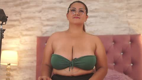 Snapshot of isabellmendez_ chatting on 15, 1, 2025 IsabellMendez online show from 15, 1, 2025