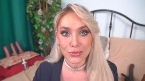 isadoradunkan online show from 3, 3, 2026