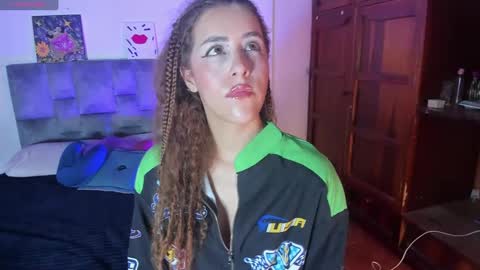 Isabela  online show from 10, 9, 2025