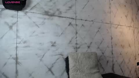 Snapshot of isasanders chatting on 17, 12, 2025 I S A S AN D E R S online show from 17, 12, 2025