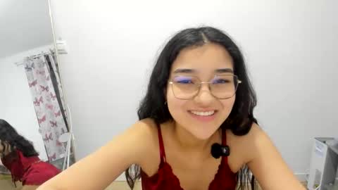 Isa Suarez online show from 6, 4, 2026