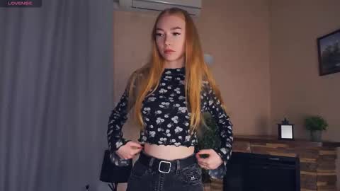 Snapshot of isauralindamood chatting on 2, 12, 2025 Ramonita online show from 2, 12, 2025