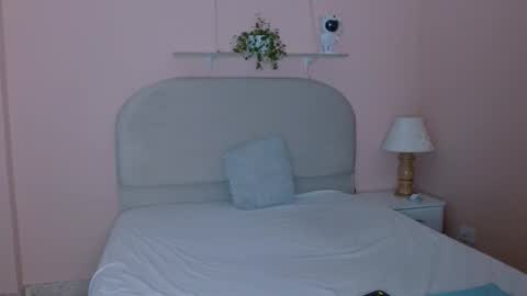 Snapshot of isis_cb17 chatting on 13, 11, 2025 Isis online show from 13, 11, 2025