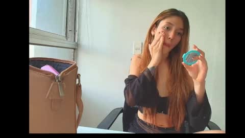 Snapshot of isis_pink chatting on 9, 4, 2026 Alaya online show from 9, 4, 2026