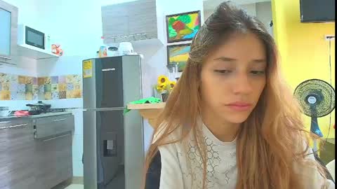 Snapshot of isis_pink chatting on 26, 4, 2026 Alaya online show from 26, 4, 2026