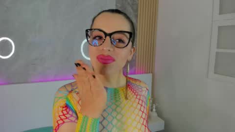 Snapshot of isisnoir chatting on 1, 10, 2025 Isis Noir online show from 1, 10, 2025