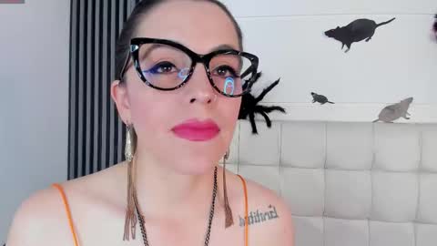 Snapshot of isisnoir chatting on 11, 10, 2025 Isis Noir online show from 11, 10, 2025