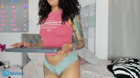 Snapshot of islaa_bluee chatting on 3, 5, 2026 Isla Blue online show from 3, 5, 2026