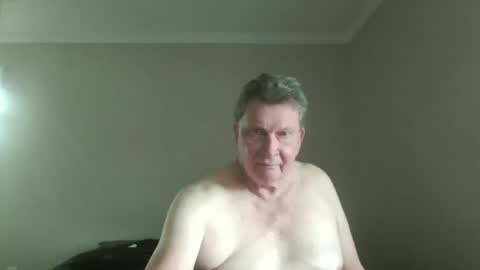 island625103 online show from 12, 9, 2025