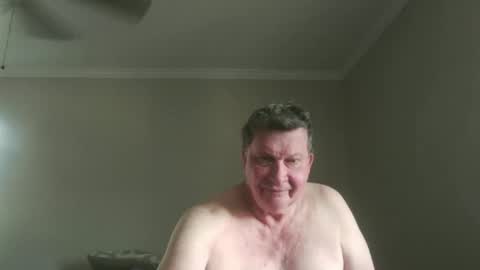 island625103 online show from 14, 9, 2025