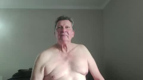 island625103 online show from 24, 9, 2025