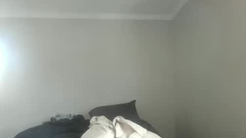 island625103 online show from 17, 10, 2025