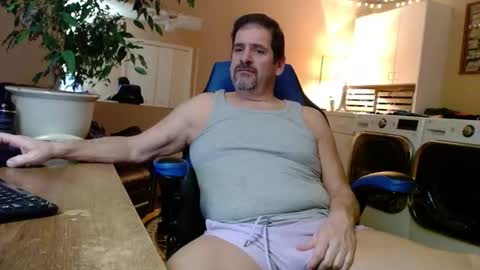 Snapshot of islandguy70 chatting on 31, 12, 2024 Jim online show from 31, 12, 2024
