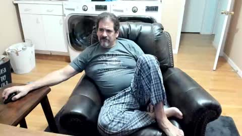 Snapshot of islandguy70 chatting on 20, 11, 2025 Jim online show from 20, 11, 2025