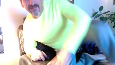 Snapshot of islandguy70 chatting on 24, 11, 2025 Jim online show from 24, 11, 2025