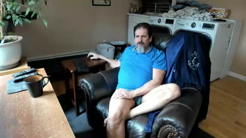 Snapshot of islandguy70 chatting on 21, 4, 2026 Jim online show from 21, 4, 2026