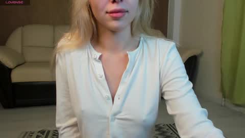 Snapshot of islanomi chatting on 18, 9, 2025 Polly online show from 18, 9, 2025