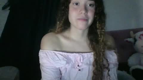 Snapshot of issa30213 chatting on 7, 5, 2026 Issa online show from 7, 5, 2026
