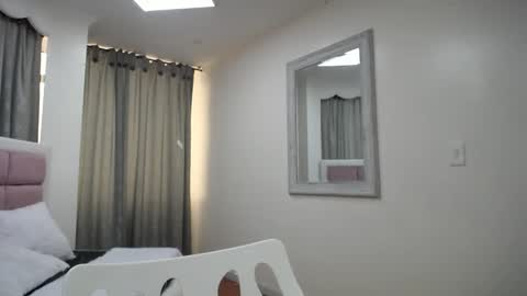 issadorajames online show from 25, 12, 2024