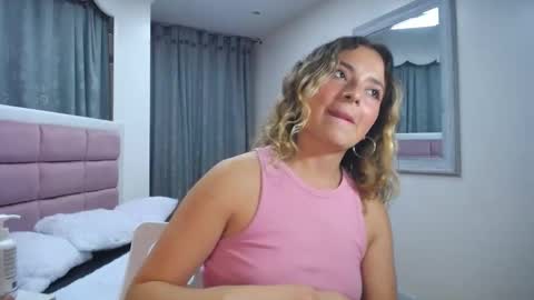 issadorajames online show from 26, 12, 2024