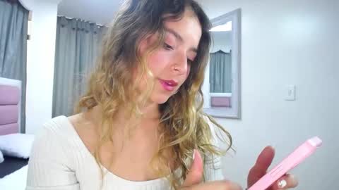 issadorajames online show from 13, 1, 2025