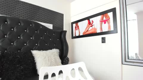 issadorajames online show from 18, 1, 2025