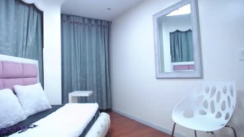 issadorajames online show from 21, 1, 2025