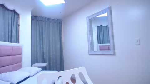 issadorajames online show from 29, 1, 2025