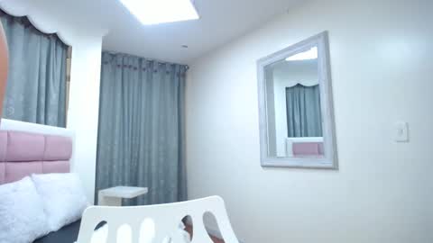 issadorajames online show from 3, 2, 2025