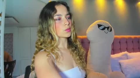 issadorajames online show from 9, 2, 2025