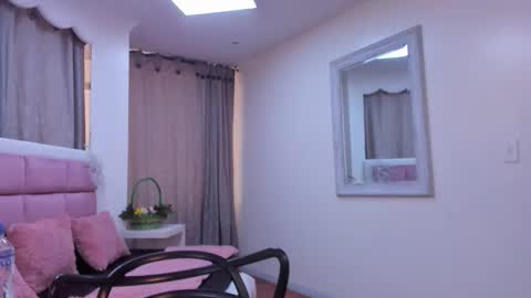 issadorajames online show from 16, 12, 2025