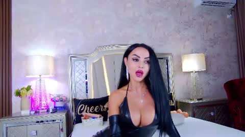 Issadorra online show from 21, 7, 2026