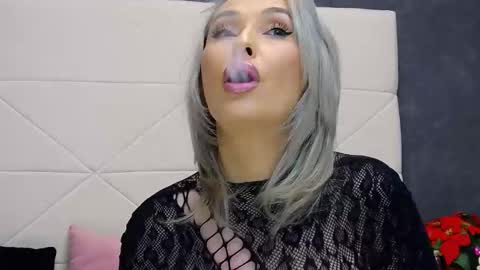 IssaSmyth online show from 10, 3, 2026