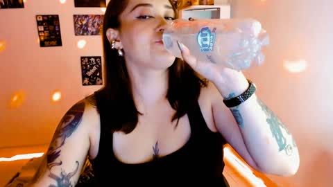 Snapshot of issis_demon chatting on 4, 12, 2024 Yiz online show from 4, 12, 2024