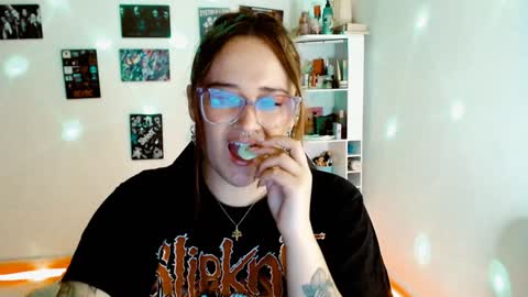 Yiz online show from 7, 12, 2024