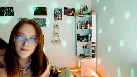 Snapshot of issis_demon chatting on 20, 12, 2024 Yiz online show from 20, 12, 2024