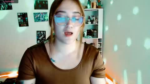 Snapshot of issis_demon chatting on 16, 2, 2025 Yiz online show from 16, 2, 2025