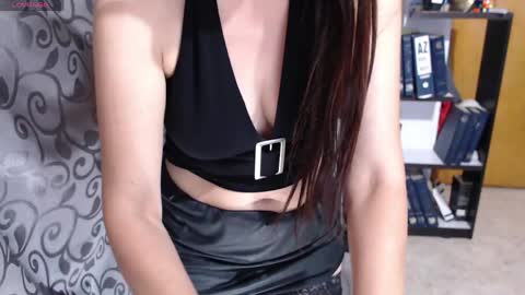 Snapshot of issy_mel chatting on 15, 4, 2026 Issy online show from 15, 4, 2026