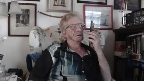Snapshot of isubmissiveslut chatting on 7, 4, 2026 ImYourBitch online show from 7, 4, 2026