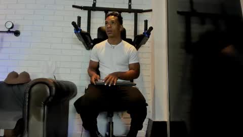 Snapshot of italomoore chatting on 9, 10, 2025 Italo Moore online show from 9, 10, 2025