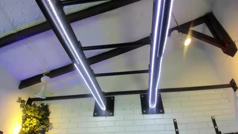 Italo Moore online show from 6, 11, 2025