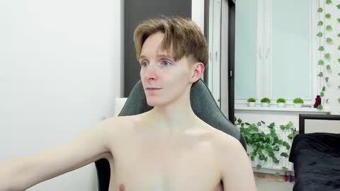 Snapshot of ithan_red chatting on 4, 3, 2026 Ethan online show from 4, 3, 2026