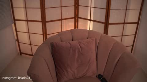 Snapshot of its_lola chatting on 24, 1, 2025   online show from 24, 1, 2025