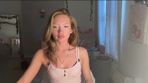 Snapshot of itsbellapeach chatting on 1, 5, 2026 Bella Peach online show from 1, 5, 2026
