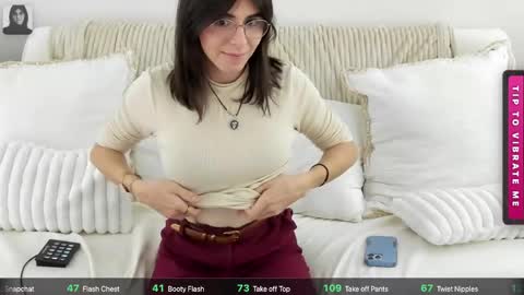 Snapshot of itschloelaurent chatting on 22, 5, 2026 itschloelaurent online show from 22, 5, 2026