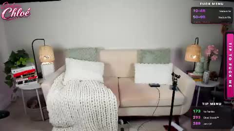 Snapshot of itschloelaurent chatting on 3, 8, 2026 itschloelaurent online show from 3, 8, 2026